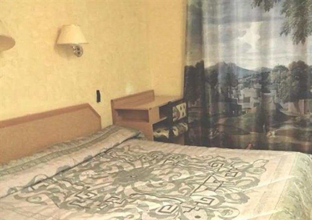 Hotel Leonard De Vinci 75011 Παρίσι 2*,